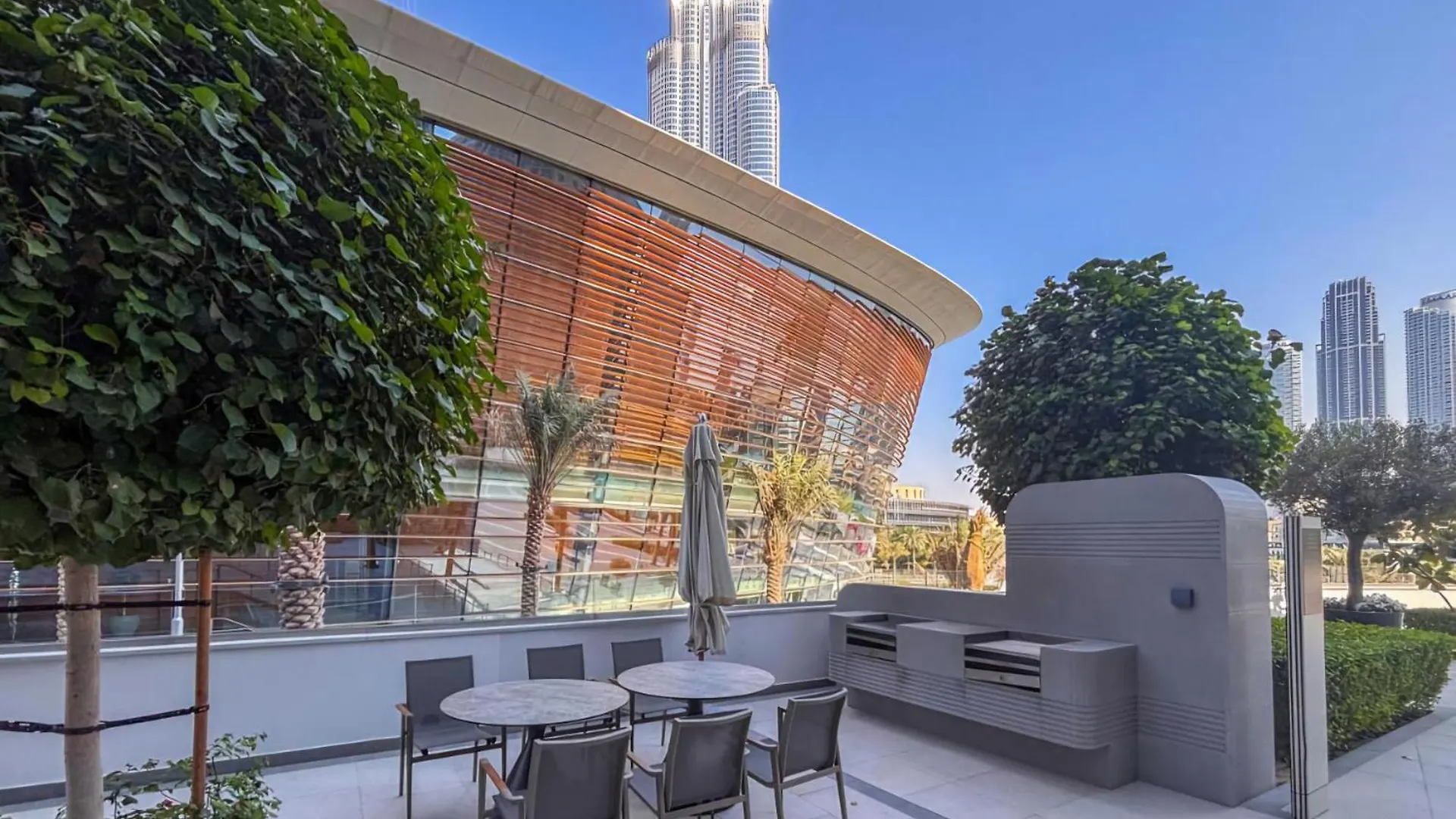 Stylish 2-Bedroom Luxury Stay In Downtown Dubai With Burj Khalifa & Fountain Views Apartmán