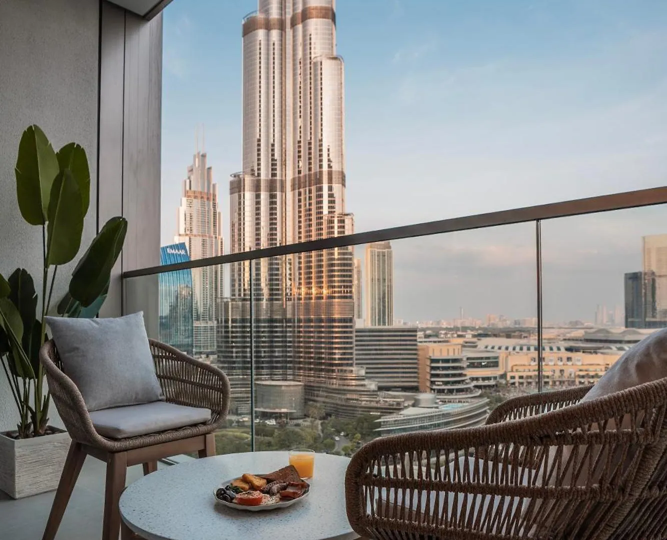 Stylish 2-Bedroom Luxury Stay In Downtown Dubai With Burj Khalifa & Fountain Views Apartmán