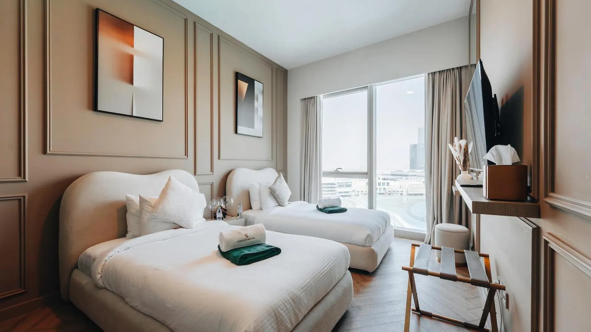 Stylish 2-Bedroom Luxury Stay In Downtown Dubai With Burj Khalifa & Fountain Views