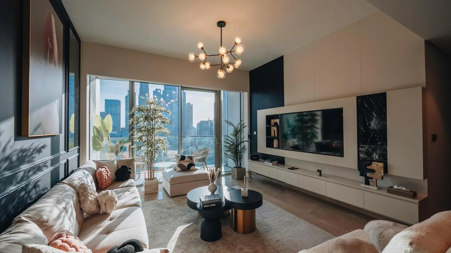 Stylish 2-Bedroom Luxury Stay In Downtown Dubai With Burj Khalifa & Fountain Views Appartement