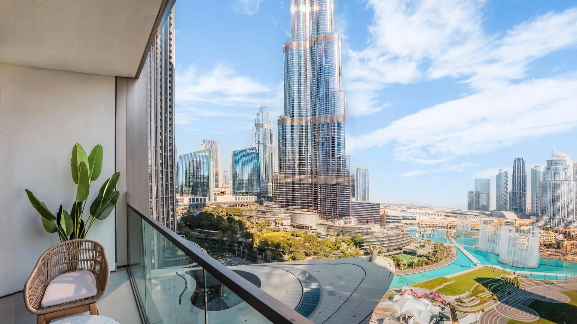 Stylish 2-Bedroom Luxury Stay In Downtown Dubai With Burj Khalifa & Fountain Views