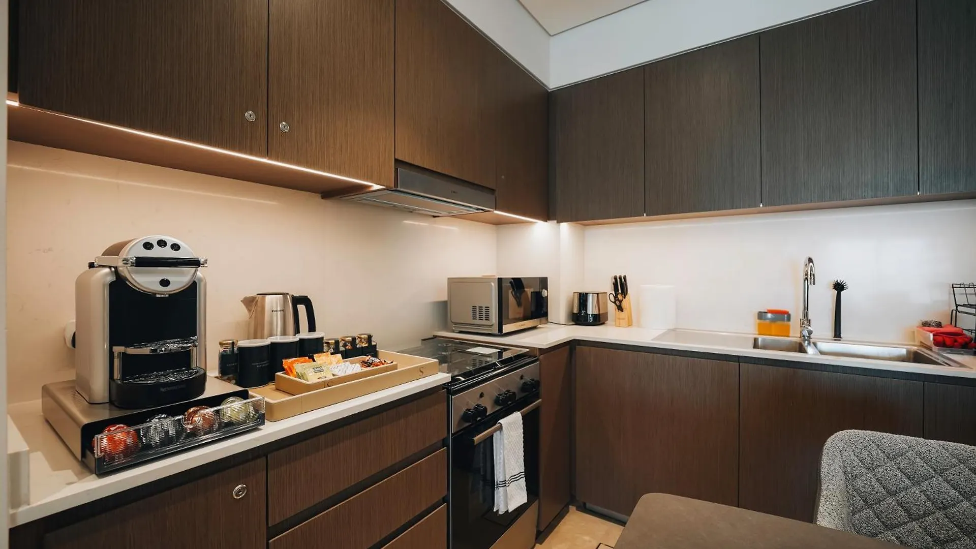 Apartment Stylish 2-Bedroom Luxury Stay In Downtown Dubai With Burj Khalifa & Fountain Views